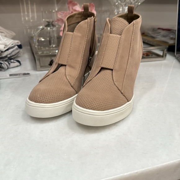 Mia booties with heel - Picture 2 of 3